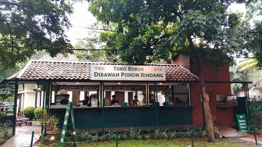 Toko Bubur Dibawah Pohon Rindang